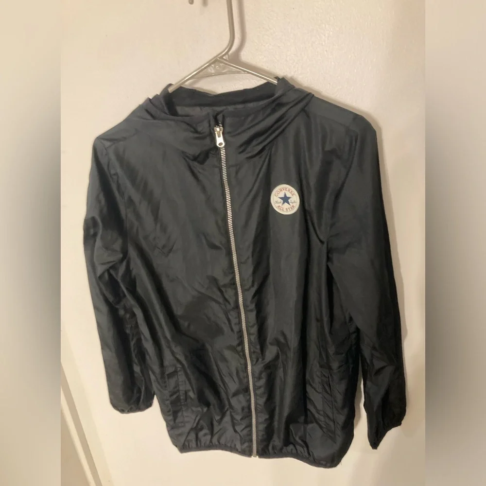 Converse hooded zip up jacket in size large. Excellent Condition. Black in color